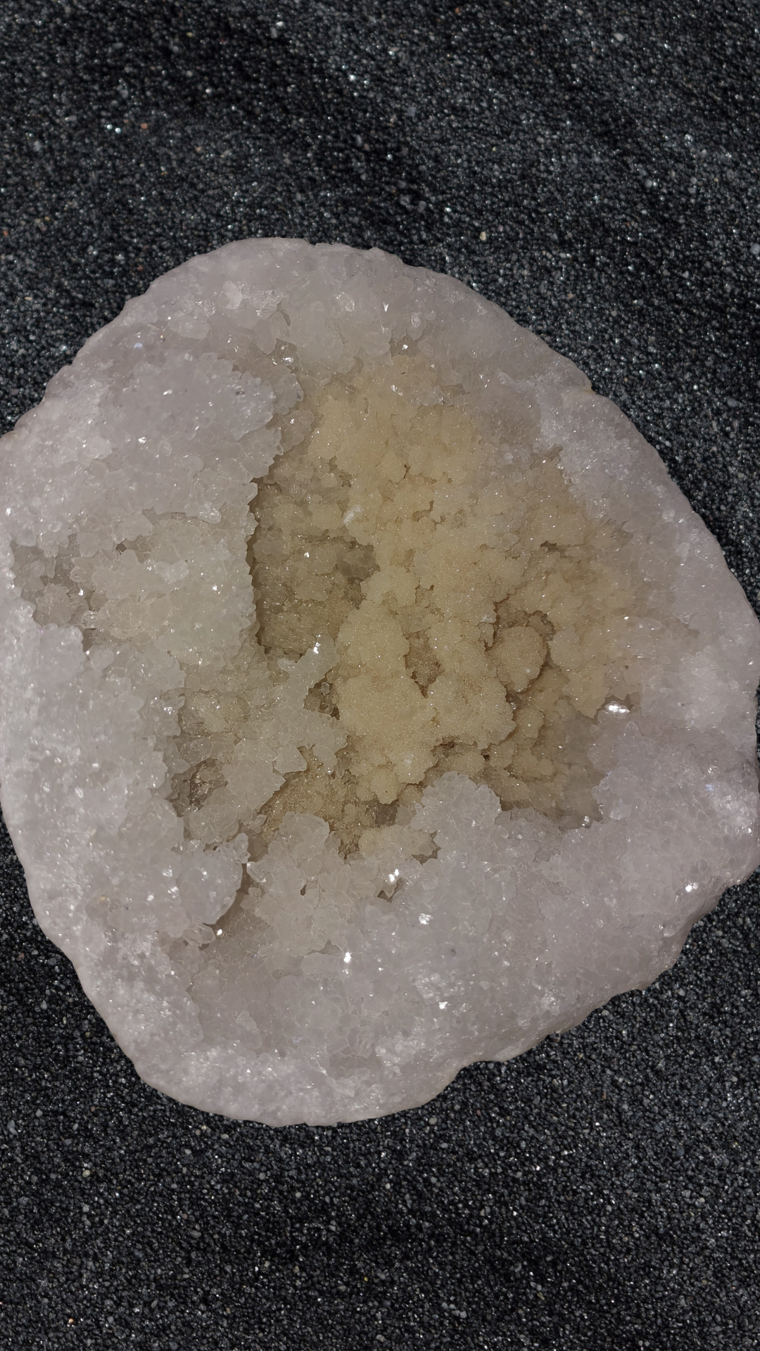 Demi géode de Cristal de Roche et Calcite 1,2 KG – Image 3