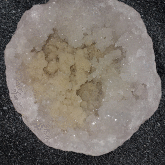 2025/10/1000115841.png Demi géode de Cristal de Roche et Calcite 1,2 KG