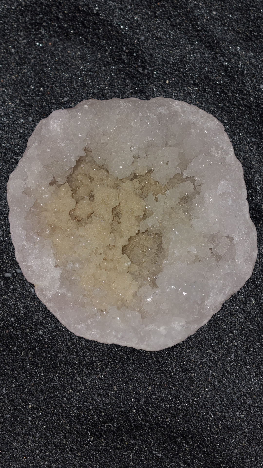 Demi géode de Cristal de Roche et Calcite 1,2 KG