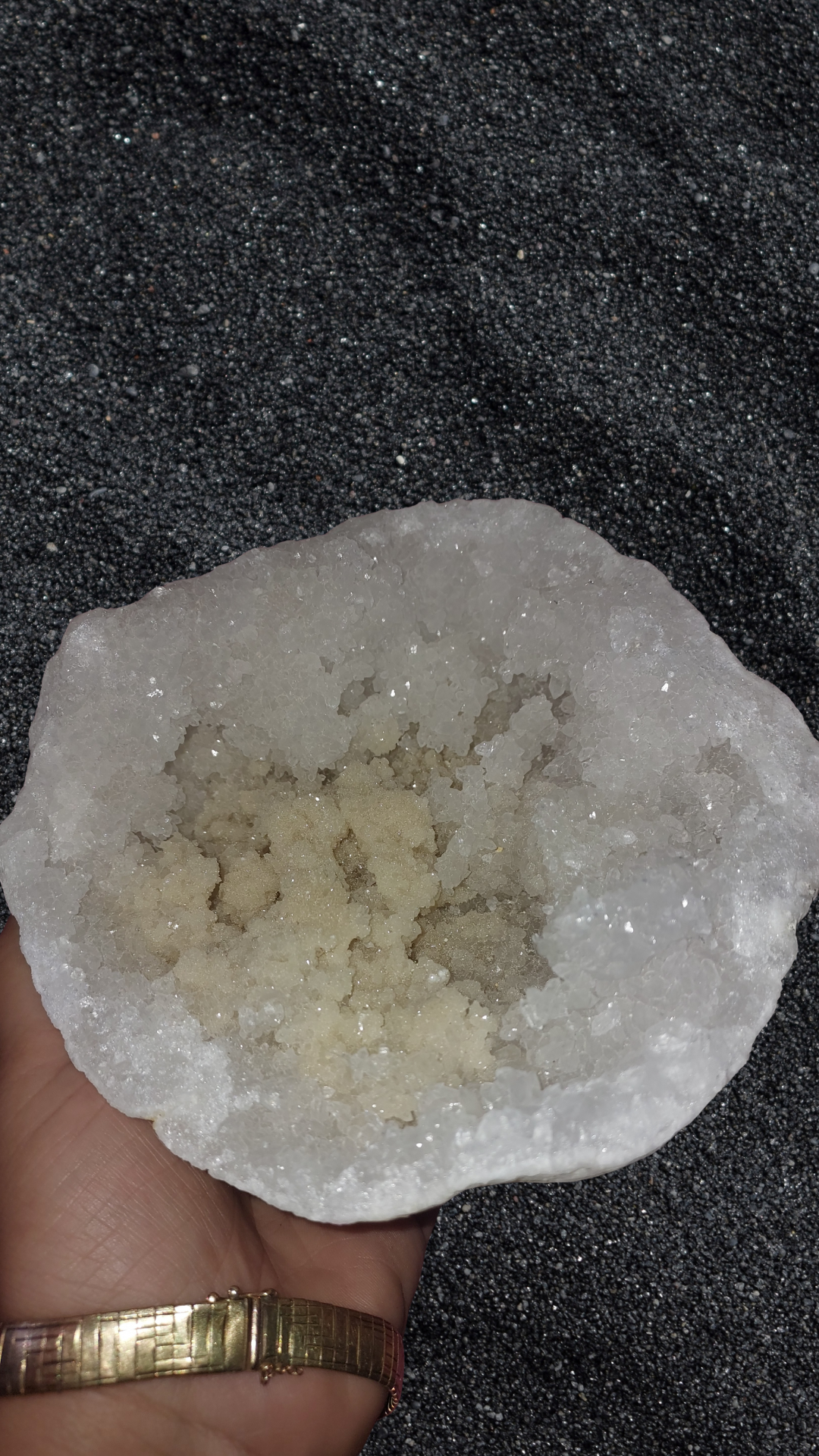 Demi géode de Cristal de Roche et Calcite 1,2 KG – Image 2